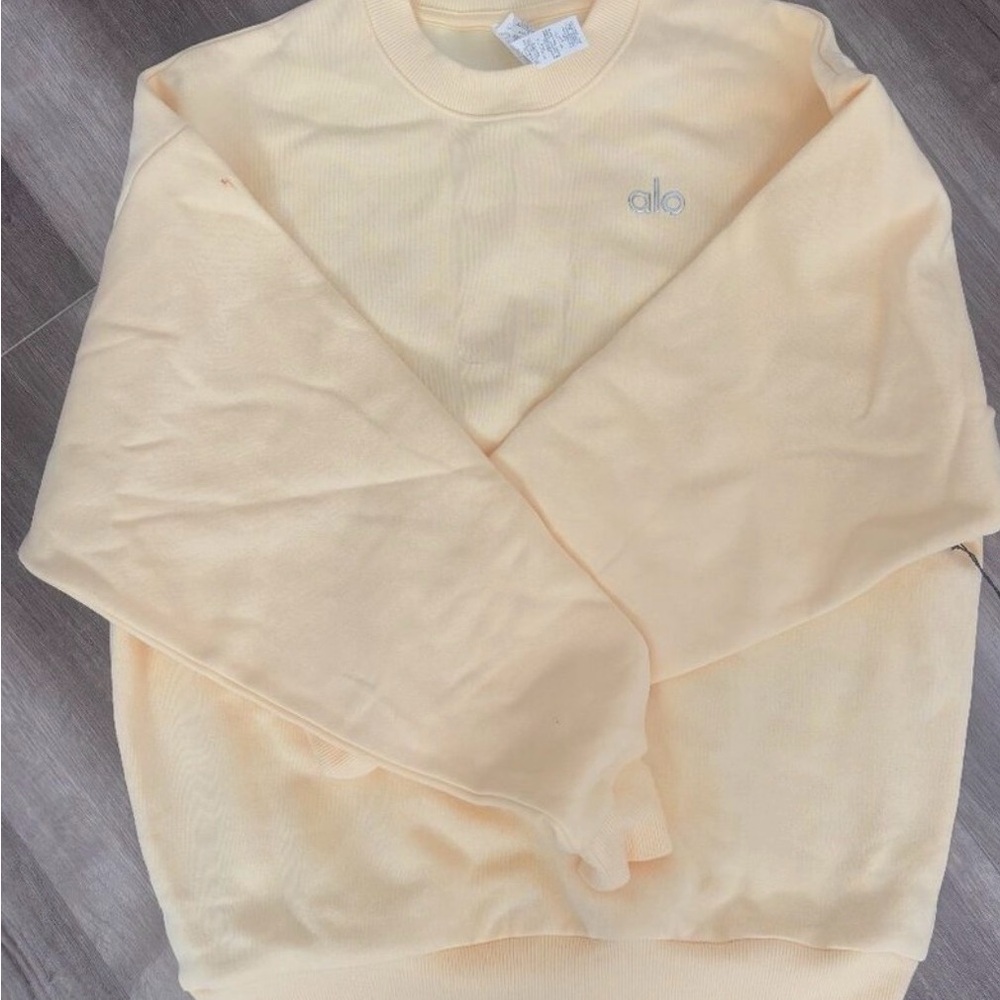 ALO Yoga Women's Crewneck Sweatshirt in Pale Yellow